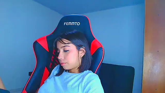 Snapshot of Rousse_violett chatting on 11.12.25 Rousse violett online show from 11.12.25