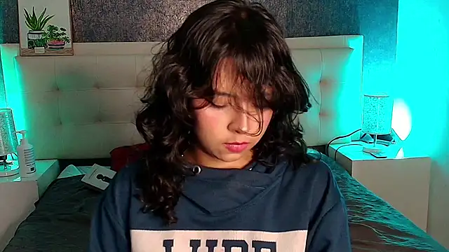Snapshot of gabriela_cortez chatting on 02.21.25 gabriela cortez online show from 02.21.25