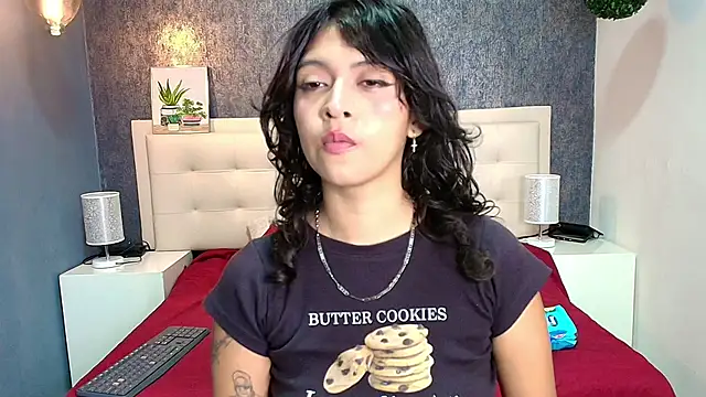Snapshot of gabriela_cortez chatting on 02.22.25 gabriela cortez online show from 02.22.25