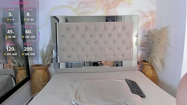 Snapshot of Sara_conde chatting on 09.27.25 Sara conde online show from 09.27.25