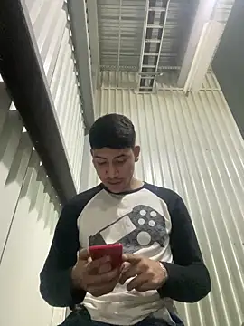 Snapshot of emmarod18 chatting on 02.14.26 emmarod18 online show from 02.14.26