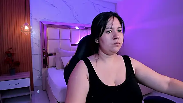 Snapshot of zoes_milee chatting on 02.05.26 zoes milee online show from 02.05.26