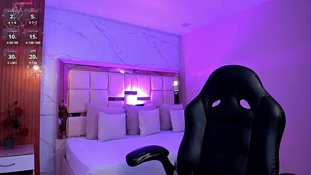 Snapshot of zoes_milee chatting on 02.13.26 zoes milee online show from 02.13.26