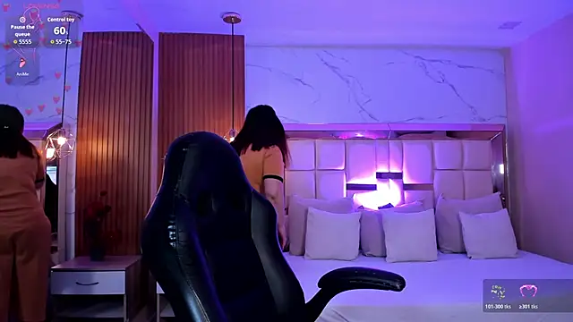 Snapshot of zoes_milee chatting on 02.20.26 zoes milee online show from 02.20.26