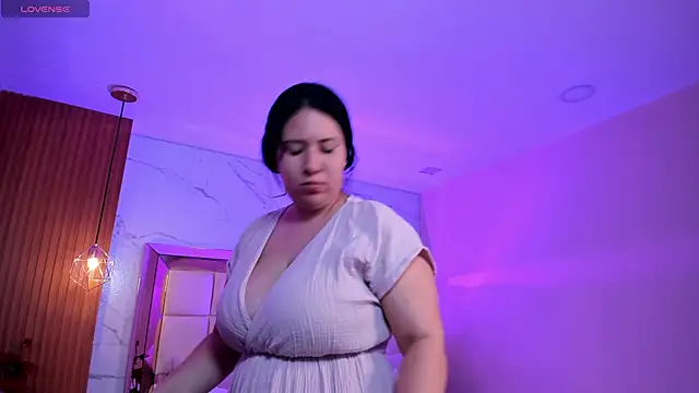 Snapshot of zoes_milee chatting on 03.03.26 zoes milee online show from 03.03.26