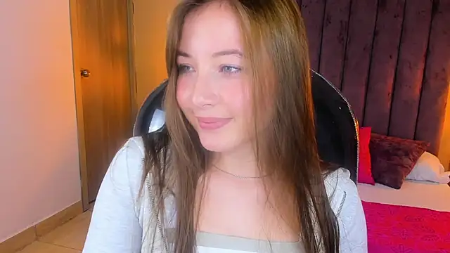 Dahlia Rousse online show from 11.18.25