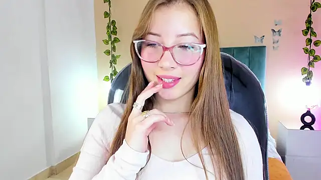 Dahlia Rousse online show from 11.30.25