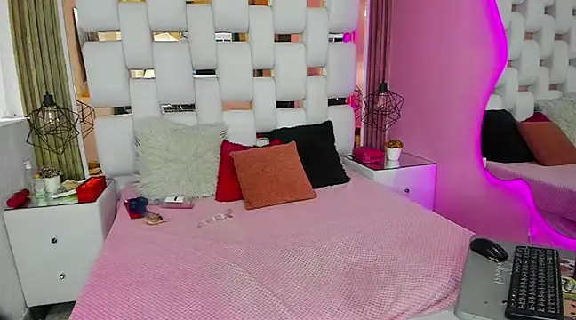 SolEvanss online show from 03.08.25