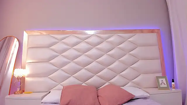 LucineArias online show from 02.17.26