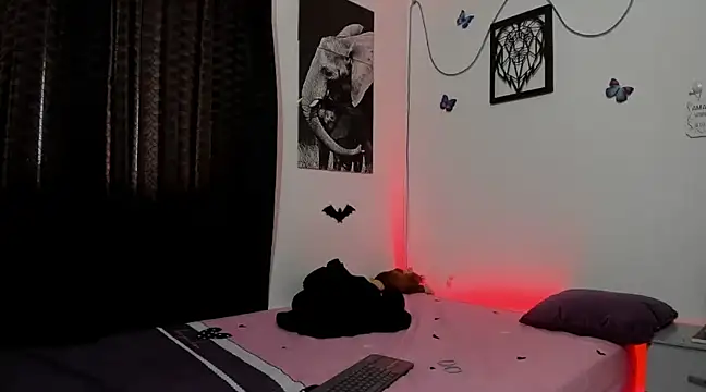 Snapshot of maxi_styles chatting on 01.17.25 maxi styles online show from 01.17.25