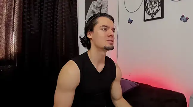 Snapshot of maxi_styles chatting on 01.22.25 maxi styles online show from 01.22.25