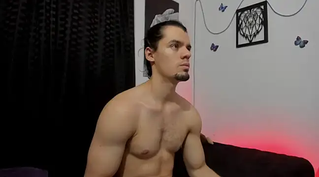 Snapshot of maxi_styles chatting on 01.24.25 maxi styles online show from 01.24.25