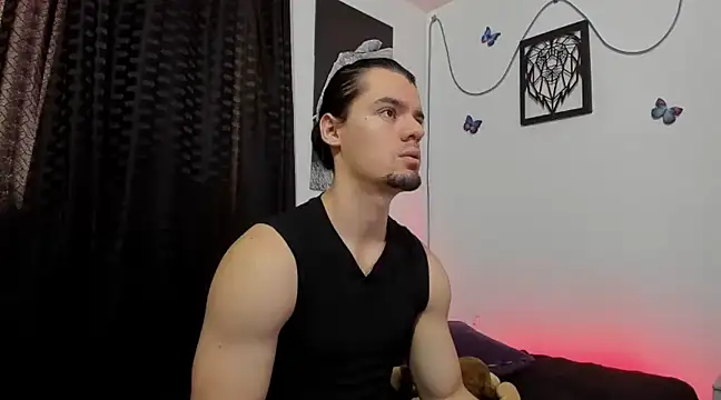 Snapshot of maxi_styles chatting on 01.24.25 maxi styles online show from 01.24.25