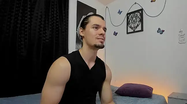 Snapshot of maxi_styles chatting on 02.13.25 maxi styles online show from 02.13.25