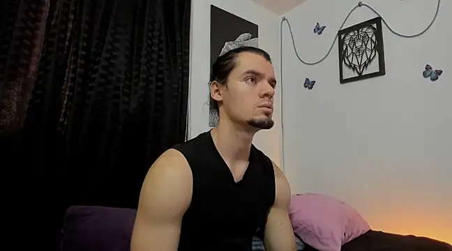 Snapshot of maxi_styles chatting on 02.20.25 maxi styles online show from 02.20.25