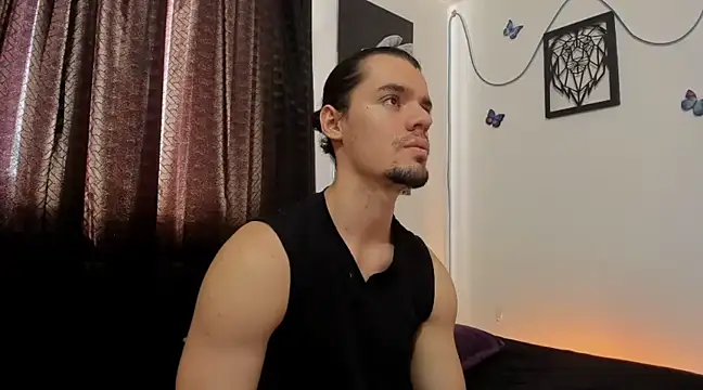 Snapshot of maxi_styles chatting on 03.16.25 maxi styles online show from 03.16.25