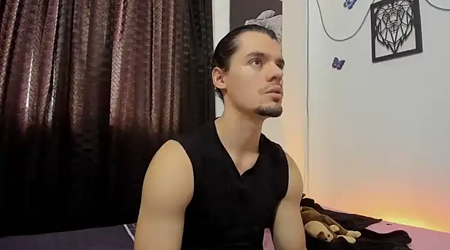 Snapshot of maxi_styles chatting on 03.18.25 maxi styles online show from 03.18.25