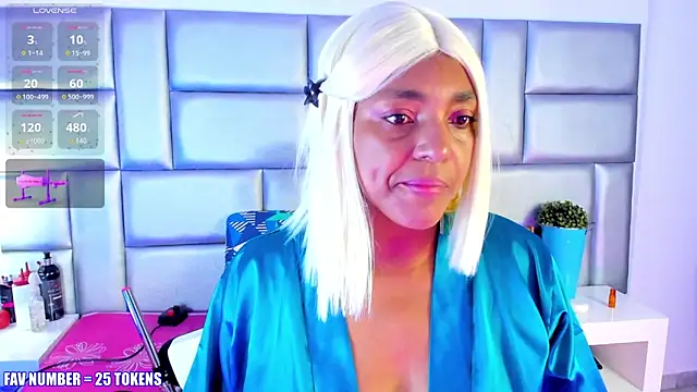 LovelyNickii online show from 11.28.25