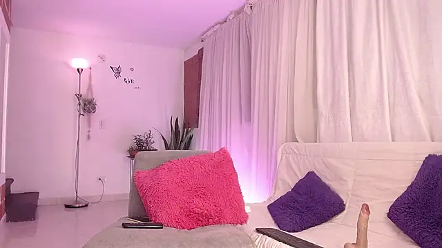 Snapshot of Katalina_Rosee chatting on 01.26.25 Katalina Rosee online show from 01.26.25