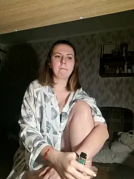 Snapshot of Melenka chatting on 02.26.25 Melenka online show from 02.26.25