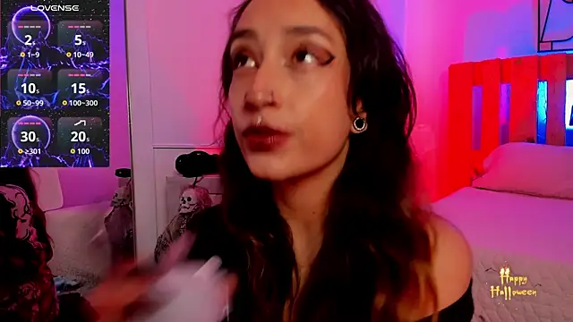 Snapshot of coral_jonesss chatting on 10.28.25 coral jonesss online show from 10.28.25