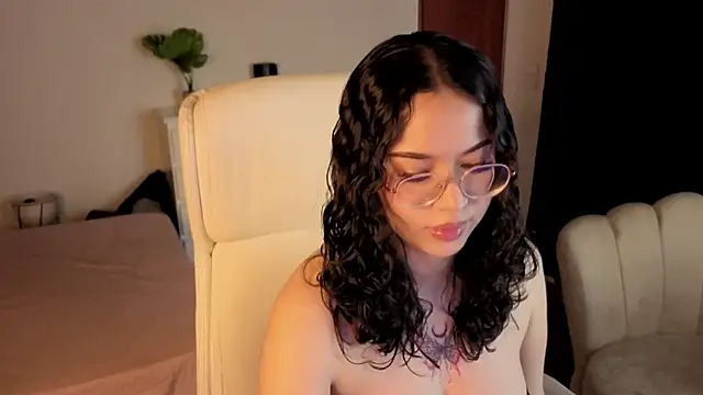 Renaxi Smith online show from 10.23.25