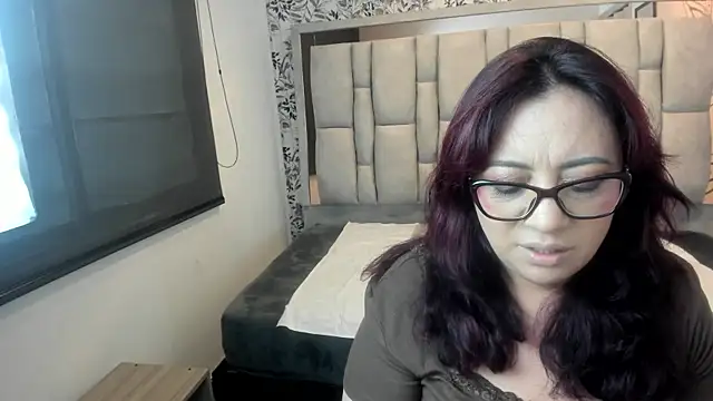 Victoria Adamns online show from 12.02.25