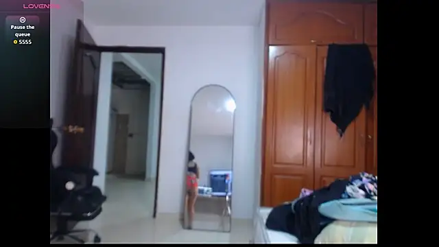 Snapshot of leslycarsson chatting on 10.08.25 leslycarsson online show from 10.08.25