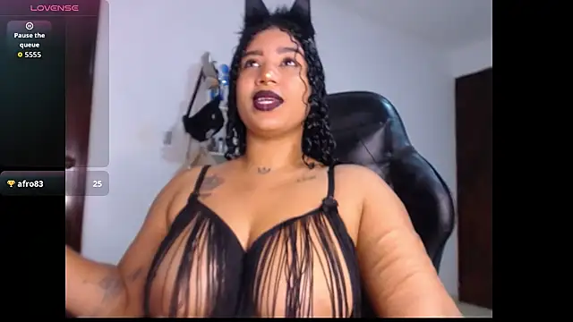 Snapshot of leslycarsson chatting on 10.10.25 leslycarsson online show from 10.10.25