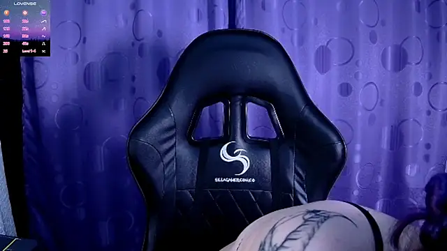 Kimlennox  online show from 02.21.25