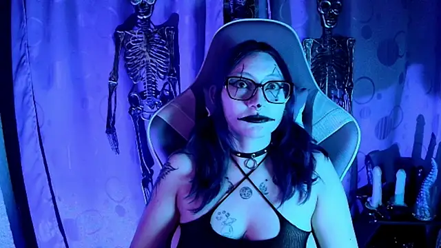 Kimlennox  online show from 11.04.25