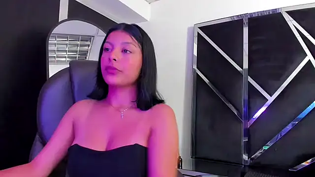 Snapshot of Salmaportman69 chatting on 10.20.25 Salmaportman69 online show from 10.20.25