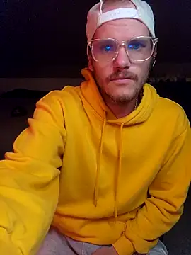 Snapshot of SoxxyNsh chatting on 10.15.25 SoxxyNsh online show from 10.15.25