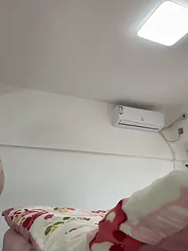 Hey-Cute online show from 11.16.25