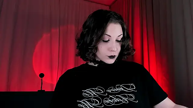 Eva Moss  online show from 10.22.25