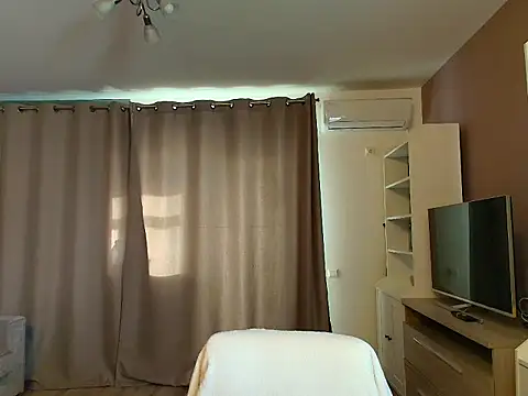 Snapshot of VixenVibesX chatting on 01.24.25 VixenVibesX online show from 01.24.25
