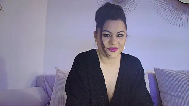 Snapshot of VixenVibesX chatting on 03.01.25 VixenVibesX online show from 03.01.25