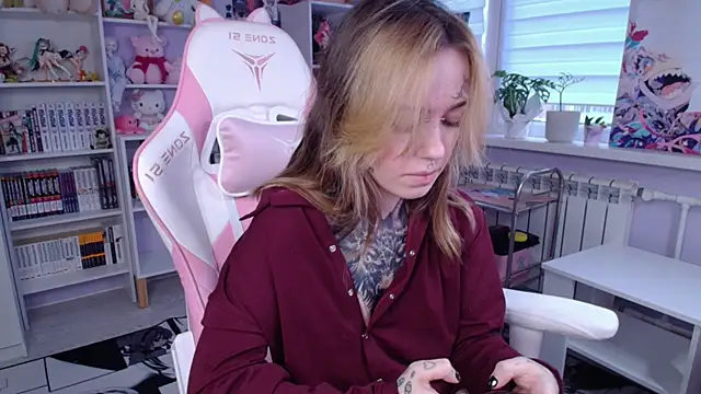 Snapshot of Catharsisi chatting on 10.16.25 Catharsisi online show from 10.16.25