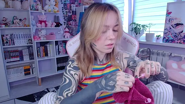 Snapshot of Catharsisi chatting on 10.17.25 Catharsisi online show from 10.17.25
