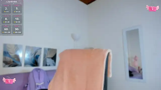 Snapshot of Kathe_slim chatting on 11.18.25 Kathe slim online show from 11.18.25