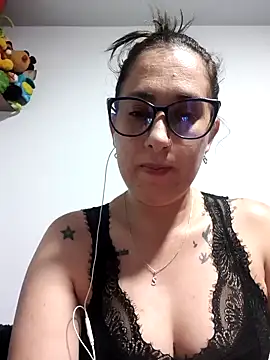 Snapshot of CHARLOTTE_1711 chatting on 11.04.25 CHARLOTTE 1711 online show from 11.04.25