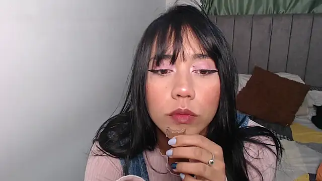 Snapshot of juli_love11 chatting on 09.19.25 juli love11 online show from 09.19.25