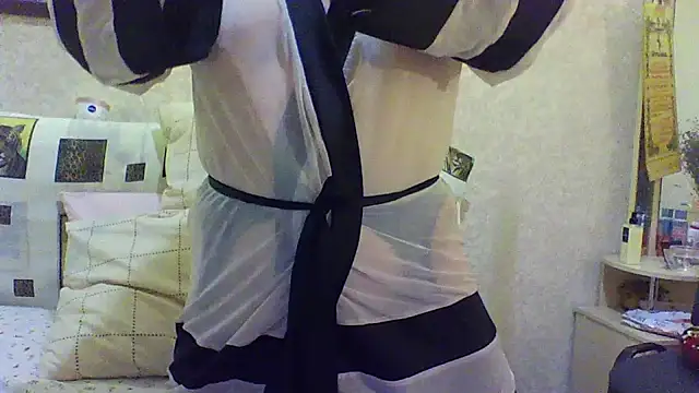 Snapshot of Viki100paradise chatting on 01.14.25 Viki100paradise online show from 01.14.25