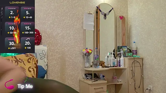 Snapshot of Viki100paradise chatting on 09.19.25 Viki100paradise online show from 09.19.25