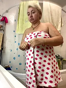 Snapshot of Viki100paradise chatting on 09.22.25 Viki100paradise online show from 09.22.25