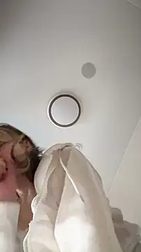 Mary Leaf online show from 11.08.25