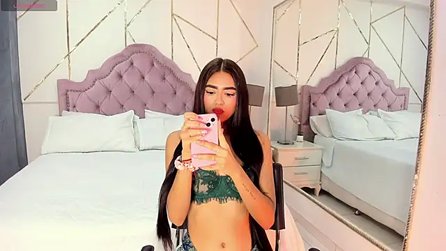 Snapshot of BellaaStorm chatting on 03.12.25 BellaaStorm online show from 03.12.25