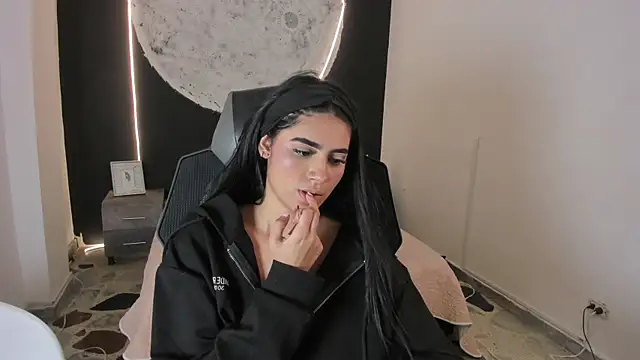 BellaaStorm online show from 10.18.25