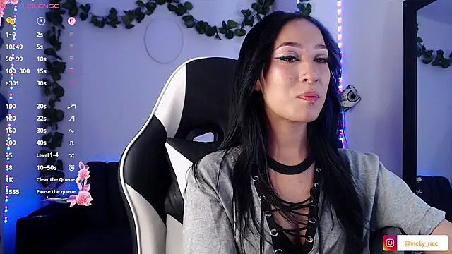 Snapshot of victoria_ricci_a chatting on 10.11.25 victoria ricci a online show from 10.11.25
