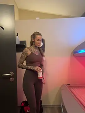 Black sweet Rose online show from 01.15.26